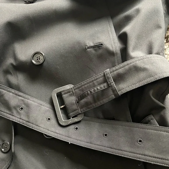 Burberry Elegant Black Trench Coat - Picture 4 of 11